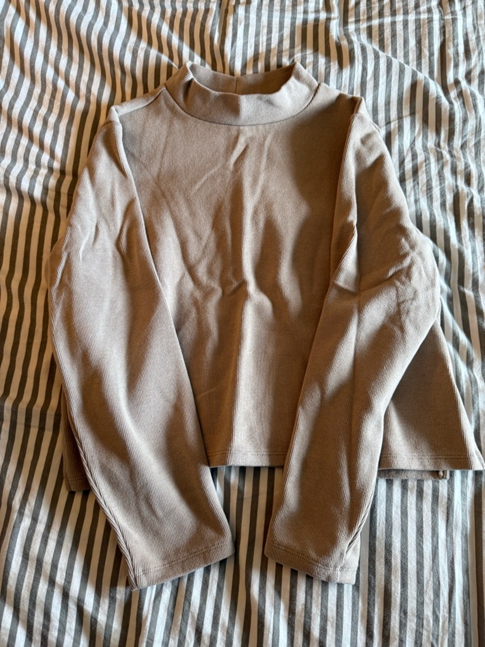 Mock neck cropped sweater